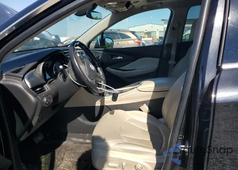 2017 Buick Envision Essence z USA, uszkodzony, nr VIN LRBFXBSA0HD128040